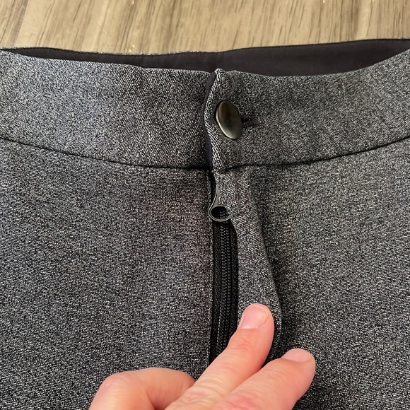 LULULEMON CITY TREK WOMENS GRAY TROUSER II SIZE 2 - Picture 8 of 16